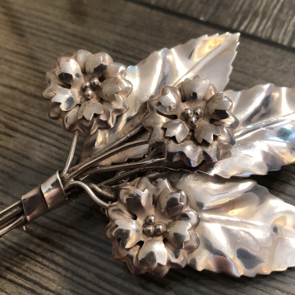 Vintage Sterling Silver Floral Bouquet Flower Pin - Picture 2 of 14
